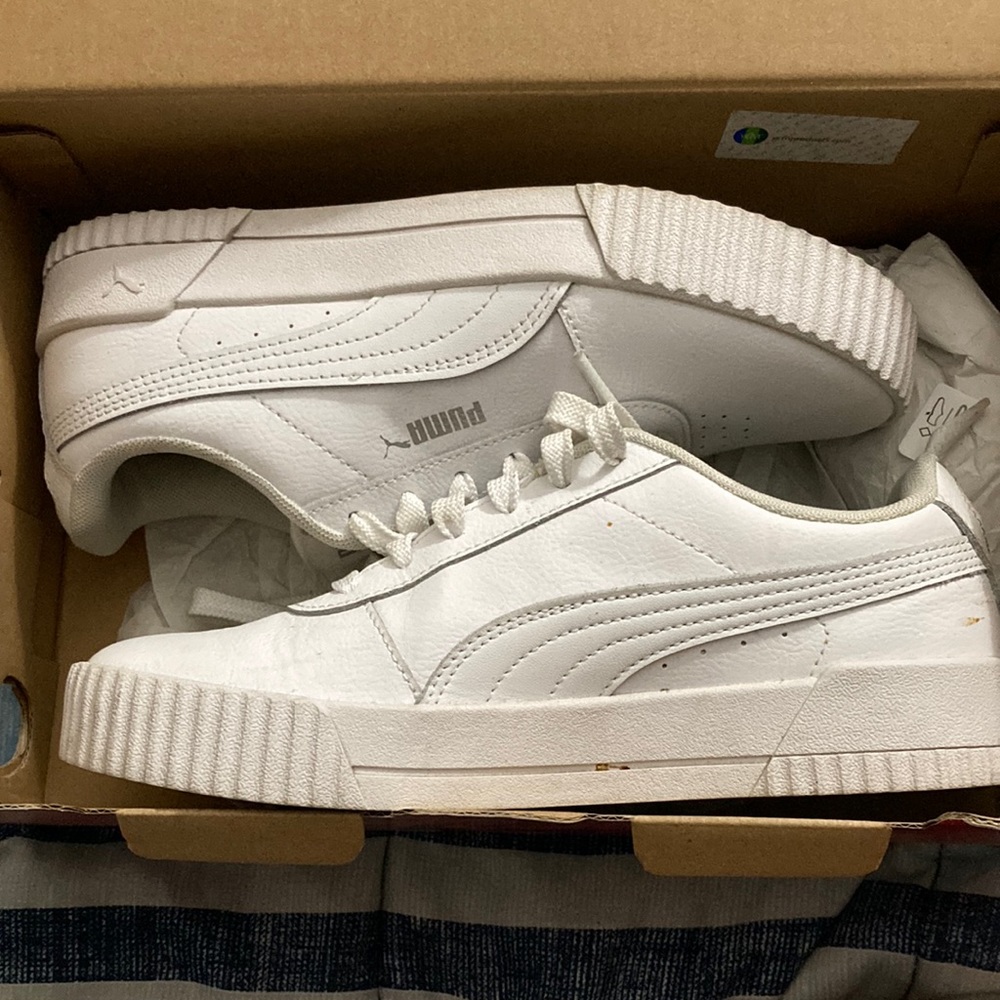 Like new white pumas